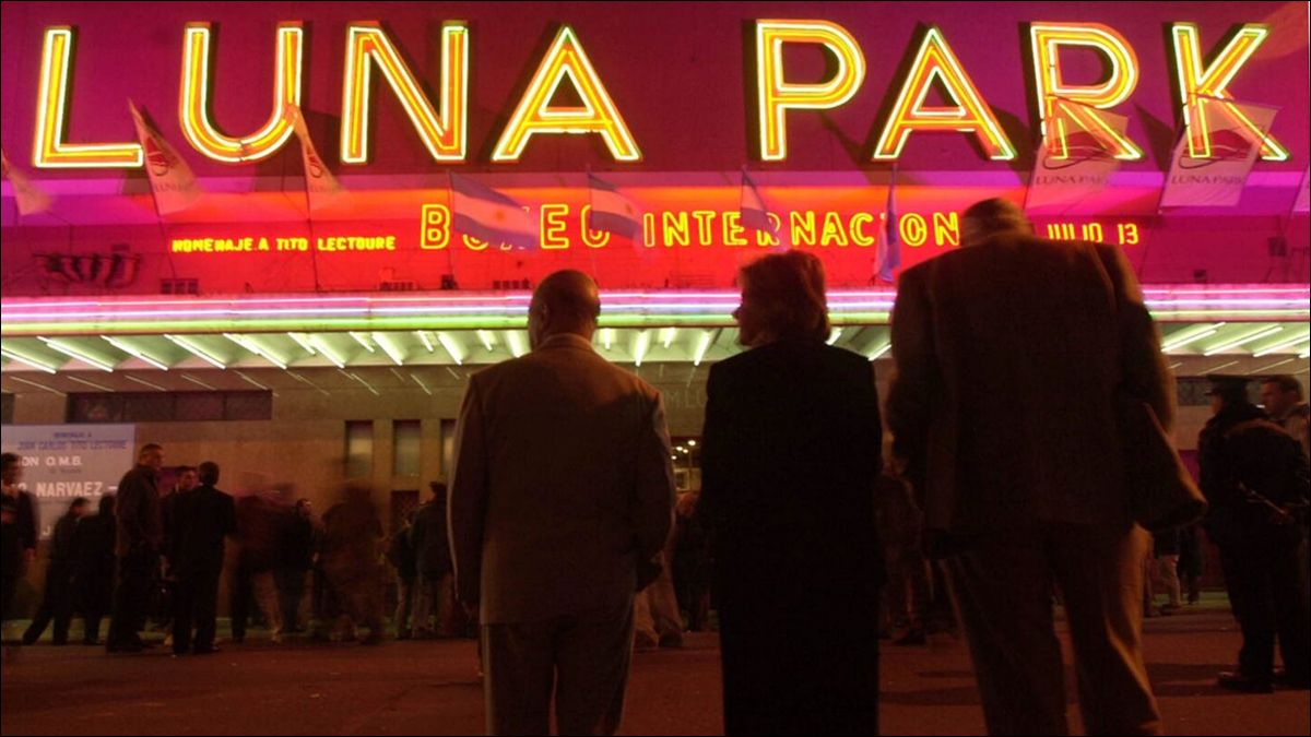 BRILLANTE ESCENARIO. El Luna Park fue la catedral del boxeo argentino y la viva imagen de una época dorada que marcó a generaciones de púgiles y espectadores.