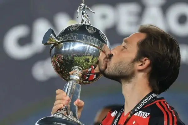 River cerró un refuerzo clave: acuerdo total con Flamengo para la llegada de Matías Viña