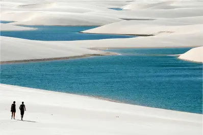 Cerca de la Argentina: el increíble desierto con lagunas que parece de otro planeta