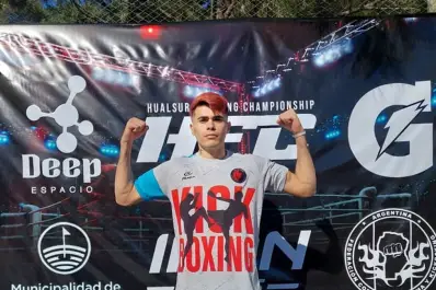 La historia del luchador tucumano que trabaja como motociclista de aplicación para juntar dinero y radicarse en Brasil