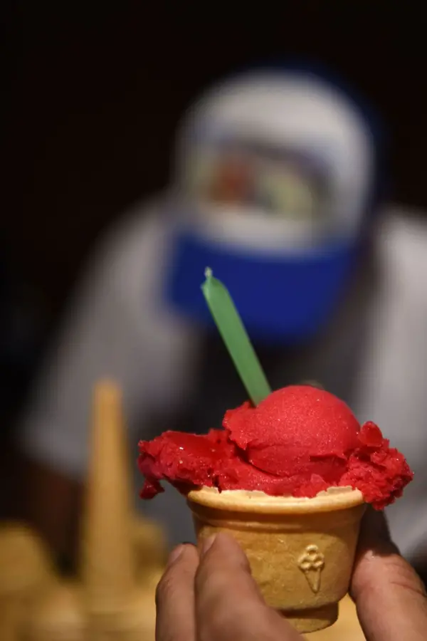 Un gusto que viaja siete horas: la tucumana que convirtió a la achilata en el helado favorito del norte salteño