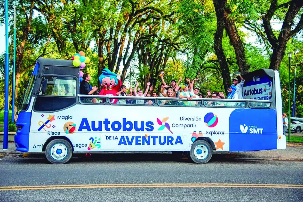 DIVERSIÓN SOBRE RUEDAS. El Autobus de la Aventura recorrerá la ciudad de jueves a domingo por la tarde, para el entretenimiento de los más chicos.