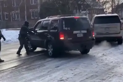 Conmoción en EEUU: un agente de ICE mató a tiros a una mujer durante un operativo migratorio