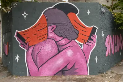 Pantallas, datos y poder: un sistema diseñado para que no puedas dejar el celular