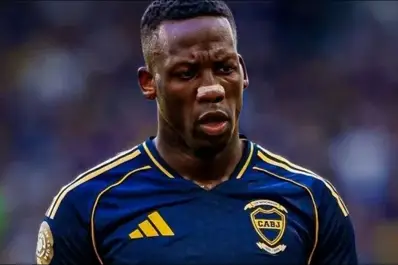 Luis Advíncula rescindió su contrato con Boca y ya definió su nuevo destino