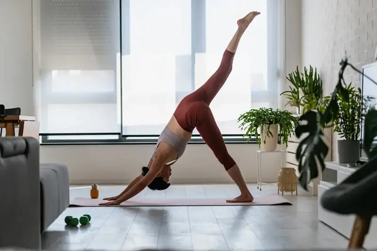 Tres posturas de yoga que ayudan a tener una cintura más pequeña