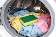 ¿Lo conocías? El sencillo truco de la esponja en el lavarropas que mejora el lavado