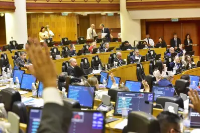 Opositores cargan contra la “vetomanía” que aplica la Casa de Gobierno