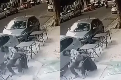 Video: una ventana cayó desde un cuarto piso y golpeó a un hombre que desayunaba en Palermo