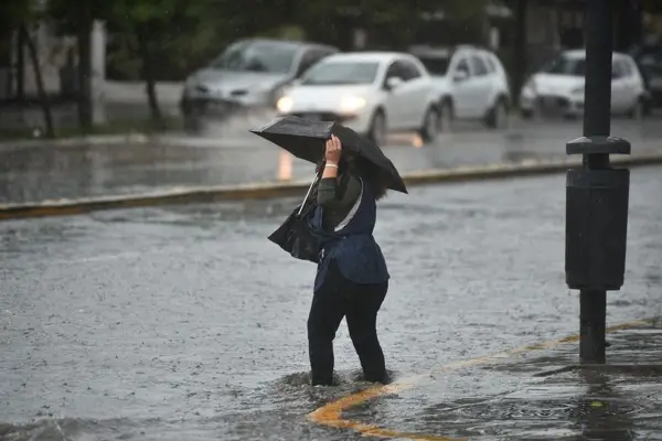Alerta naranja y amarilla: ¿en qué provincias habrá tormentas severas y fuertes vientos?