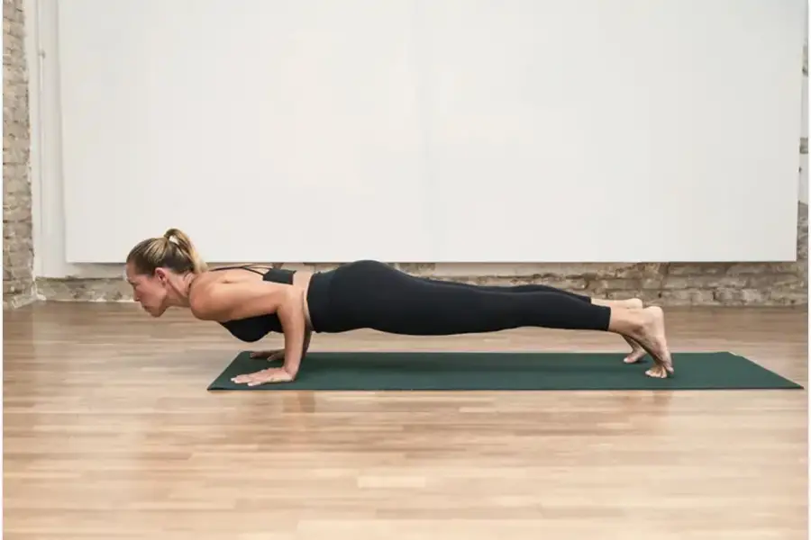 Tres posturas de yoga que ayudan a tener una cintura más pequeña