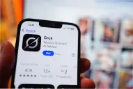 Escándalo con la IA de Elon Musk: X restringió Grok tras denuncias por generar imágenes sexuales de menores