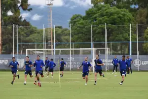 Intensidad, táctica y un show de tiros libres: así fue la penúltima práctica de Atlético Tucumán antes de viajar a Uruguay