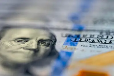 Dólar hoy: el oficial cerró en $1.490 y el blue registró su mayor caída semanal en dos meses