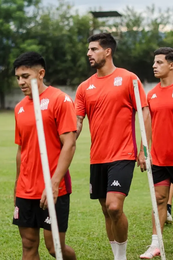 EN EL COMPLEJO. Gastón Monroy, Santiago Briñone y Elías López durante la práctica.