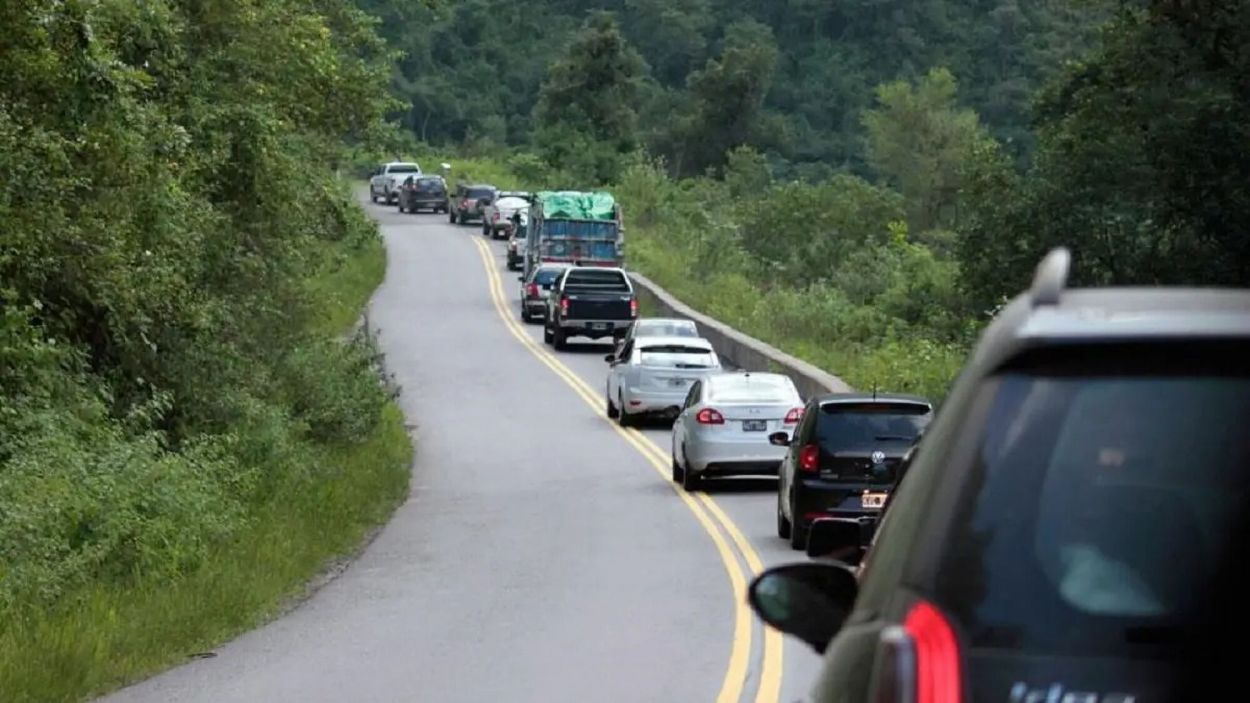 RESTRICCIONES. El tránsito a Tafí del Valle es intenso en vacaciones.