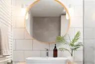 El truco definitivo para eliminar el olor a humedad del baño: solo necesitás tres ingredientes