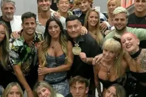 Un ex Gran Hermano trabaja como delivery: Busco mi plato de comida