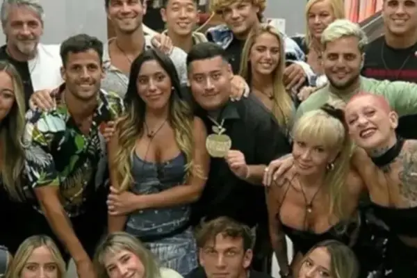 Un ex Gran Hermano trabaja como delivery: Busco mi plato de comida