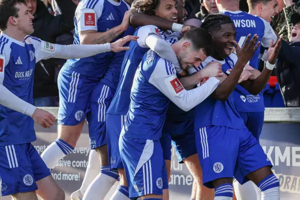 Histórico batacazo en la FA Cup: un equipo de sexta división eliminó al campeón defensor