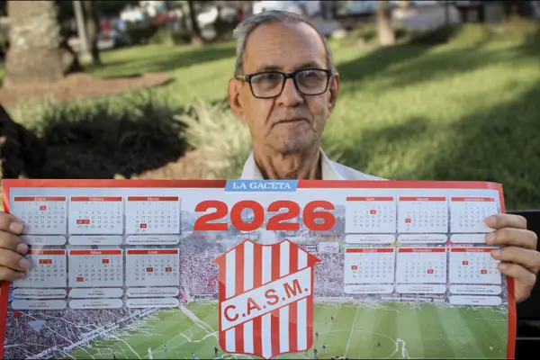 LA GACETA entregó el calendario 2026 de San Martín de Tucumán