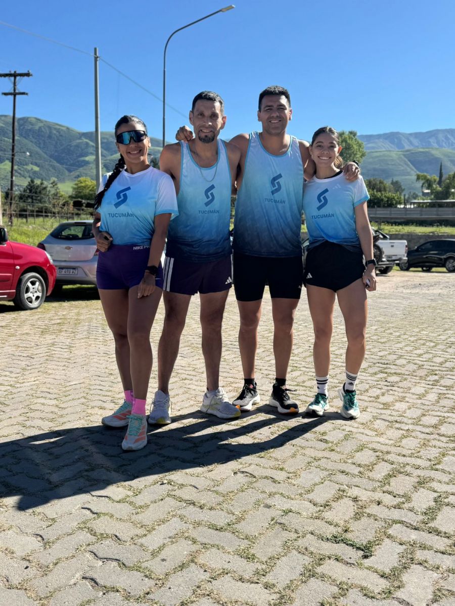 EN LOS VALLES. Jimena, Lucas, Juan José y Aylén.