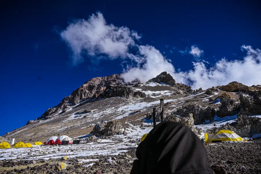 IMPONENTE. Así es la vista hacia la cumbre desde Cólera, el último campamento.