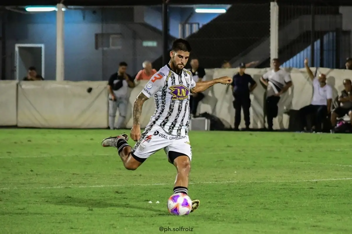 GRAN TEMPORADA. Briñone viene de tener un buen desempeño en Estudiantes de Caseros.