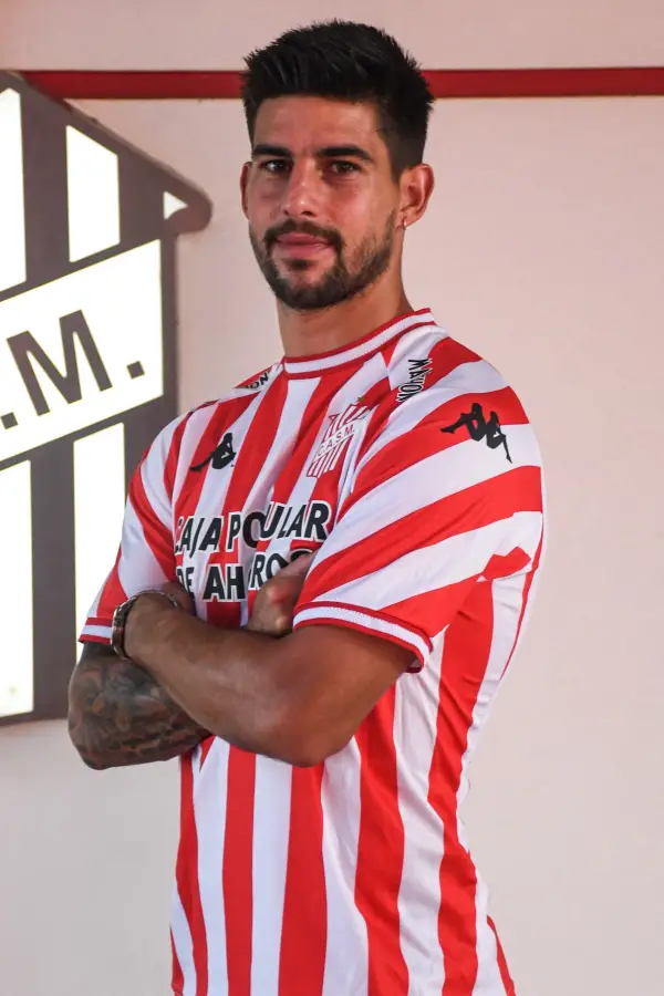 PRESENTACIÓN. Briñone buscará aportar lo suyo en el medio campo.