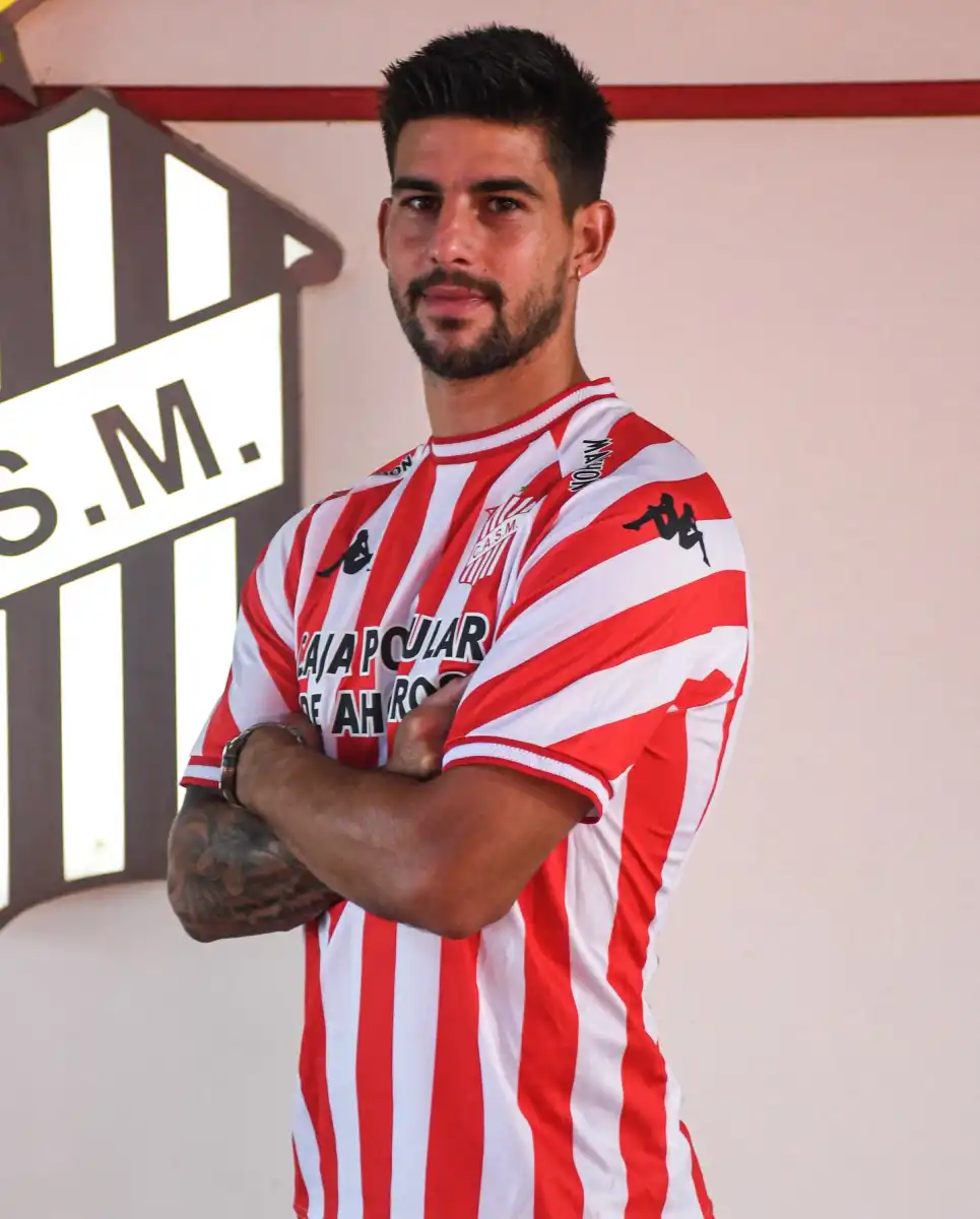 PRESENTACIÓN. Briñone buscará aportar lo suyo en el medio campo.