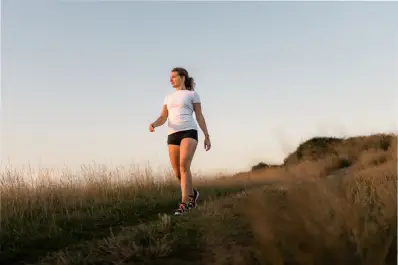 ¿Cómo quemar grasa abdominal caminando?: el plan de solo siete días de una entrenadora