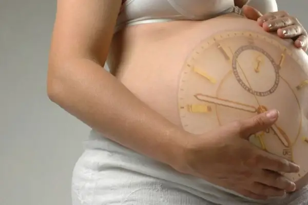 Maternidad postergada y fertilidad: el relato en primera persona que rompe el silencio en Tucumán