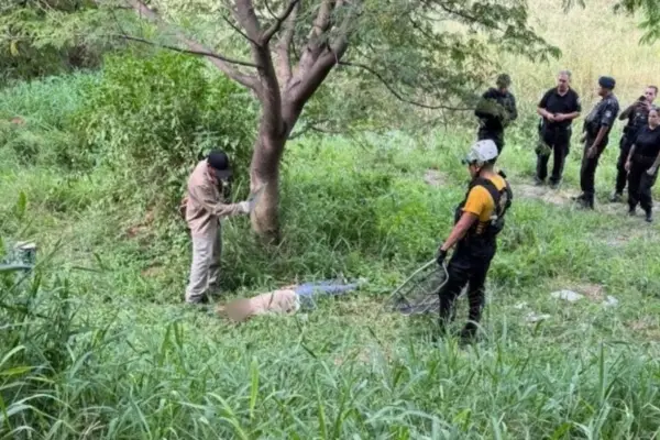 Una mujer llevaba casi tres días desaparecida en Rosario y la encontraron inconsciente al costado de una avenida