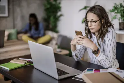 Neurocientíficos descifraron la procrastinación: cómo funciona el mecanismo que nos hace postergar todo