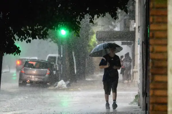 Sigue el calor y hay alerta naranja por tormentas en cuatro provincias: ¿cómo seguirá el clima?