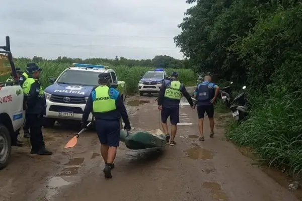 Intenso rastrillaje en El Cadillal por un adolescente arrastrado por la corriente