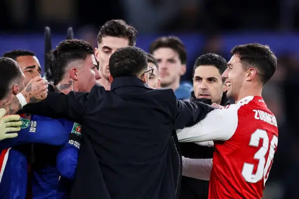 Final caliente en Stamford Bridge: Enzo Fernández perdió el control y agarró del cuello a un rival