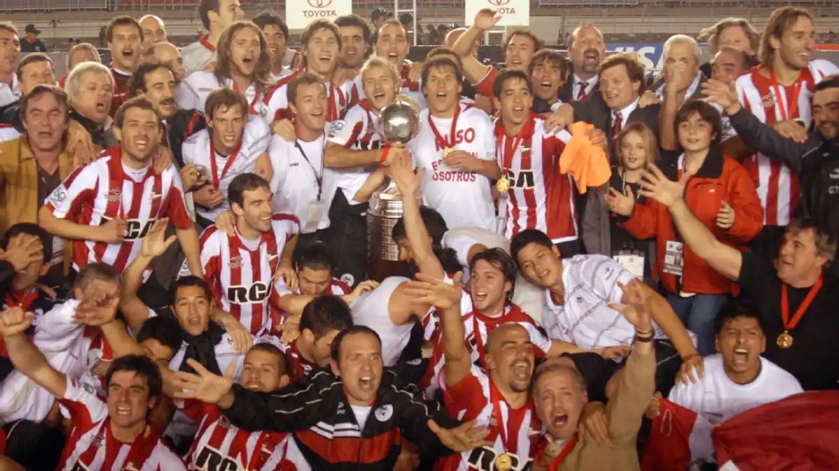 TERCER CICLO. Rojo fue parte del plantel 