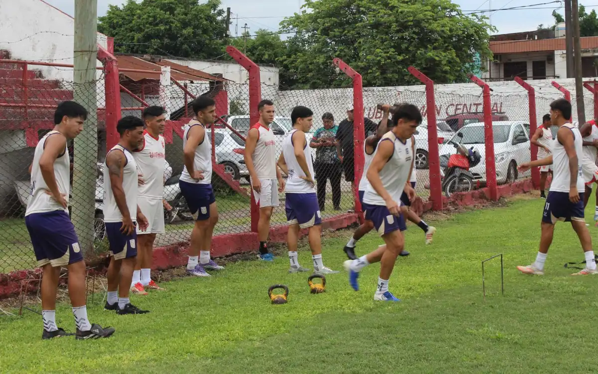 ENFOQUE TOTAL. El plantel del “Rojo” entrenó con intensidad antes del duelo clave del domingo.