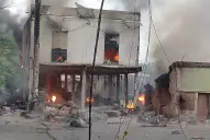 Incendio y explosión en Famaillá: ardió un depósito de garrafas y se activó un amplio operativo