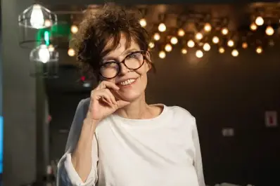 “Quiere tomar un café con vos”: Esther Goris contó su fallida noche con Robert De Niro