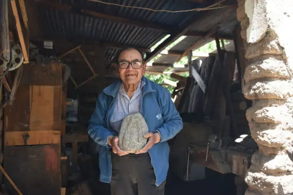 El hombre que hace hablar a las piedras: Don Rosendo Cancino y su museo de fe en Tafí del Valle