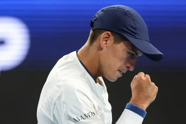 Sebastián Báez fue imparable en Auckland: ganó dos partidos en un día y se metió en la final