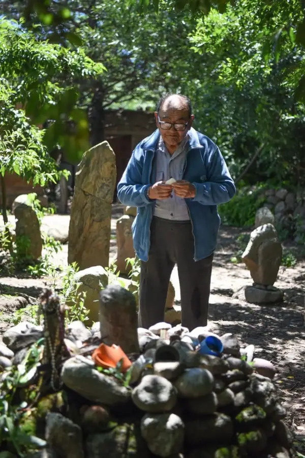 El hombre que hace hablar a las piedras: Don Rosendo Cancino y su museo de fe en Tafí del Valle
