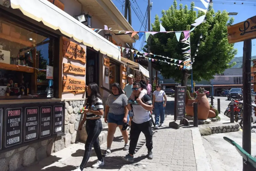 BOOM. Los puestos de artesanías y productos regionales son los elegidos.