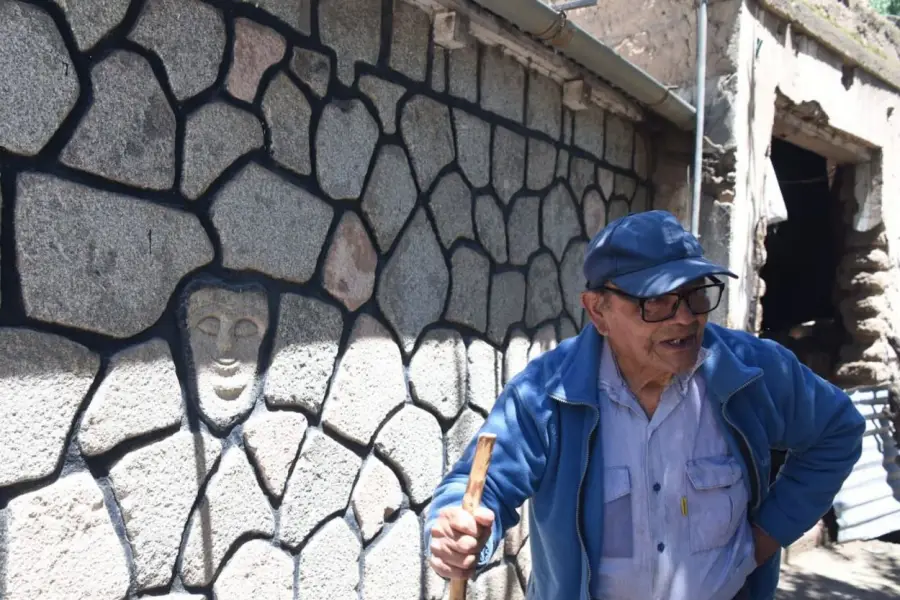 El hombre que hace hablar a las piedras: Don Rosendo Cancino y su museo de fe en Tafí del Valle