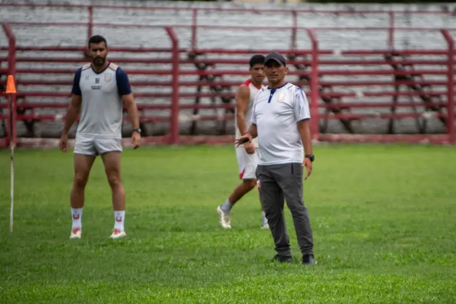 CON CAUTELA. Arrieta ya estudió al rival y trabaja en la estrategia para el partido.