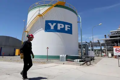 YPF oficializa la venta de Metrogas: contrató al Citi para buscar compradores por más de U$S700 millones