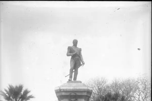 Recuerdos fotográficos: cuando Belgrano miraba para otro lado