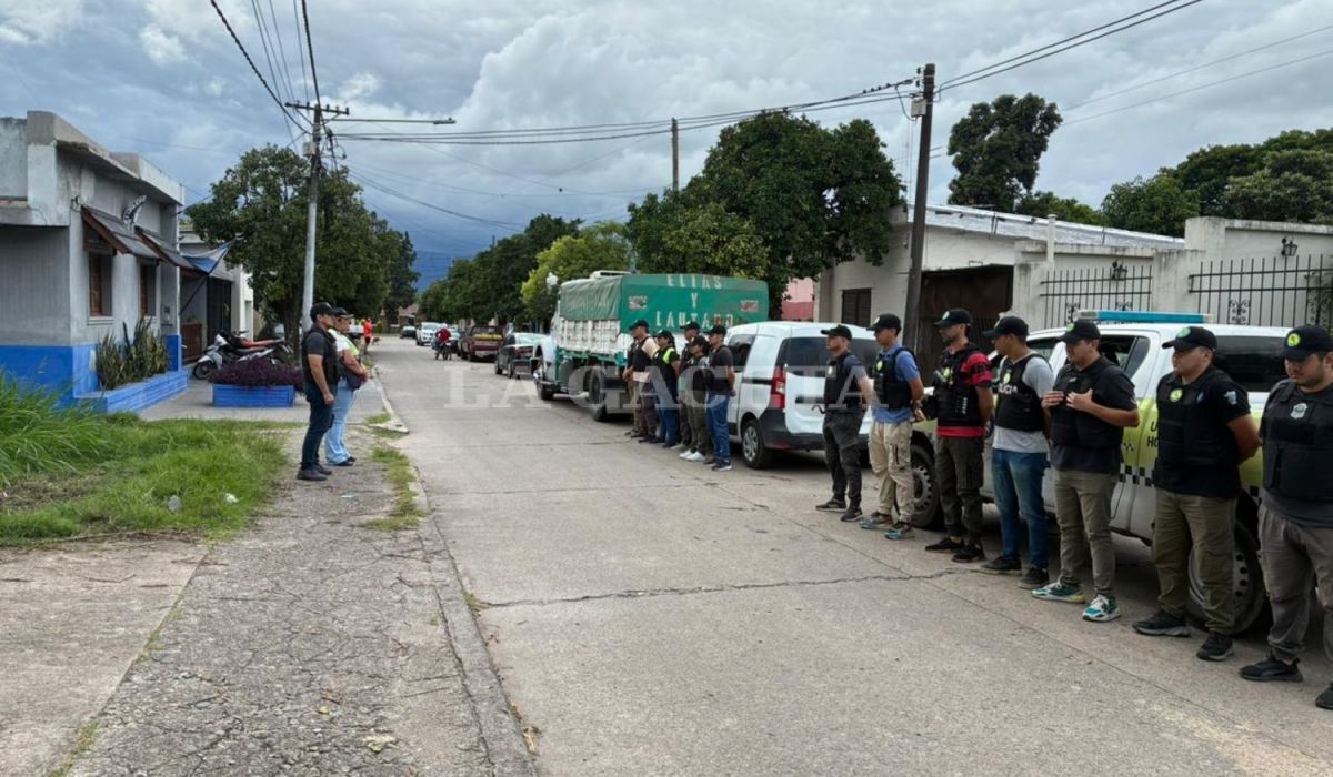 Los agentes antes de viajar a Buenos Aires.